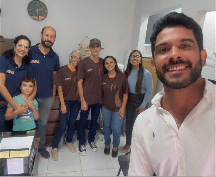 Emanuel Josue com profissionais da Rennov