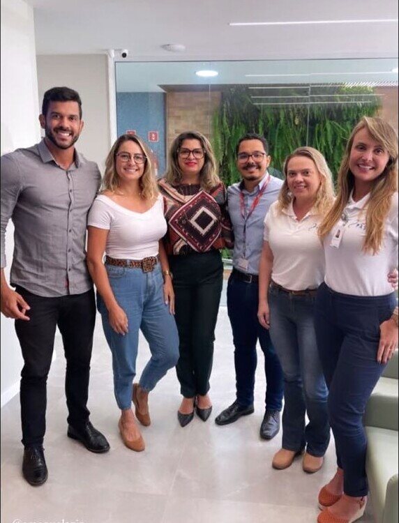 Emanuel Josue com equipe da Clínica SIM ligada à ArcelorMittal Tubarão