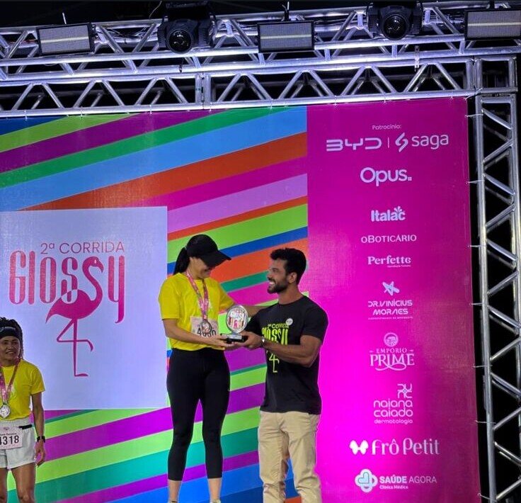 Emanuel Josue entrega premiação na segunda Glossy Run